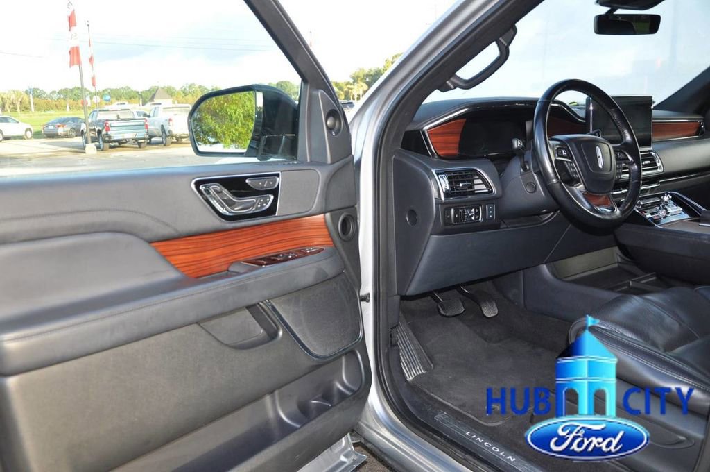 Used 2023 Lincoln Navigator Reserve image 11