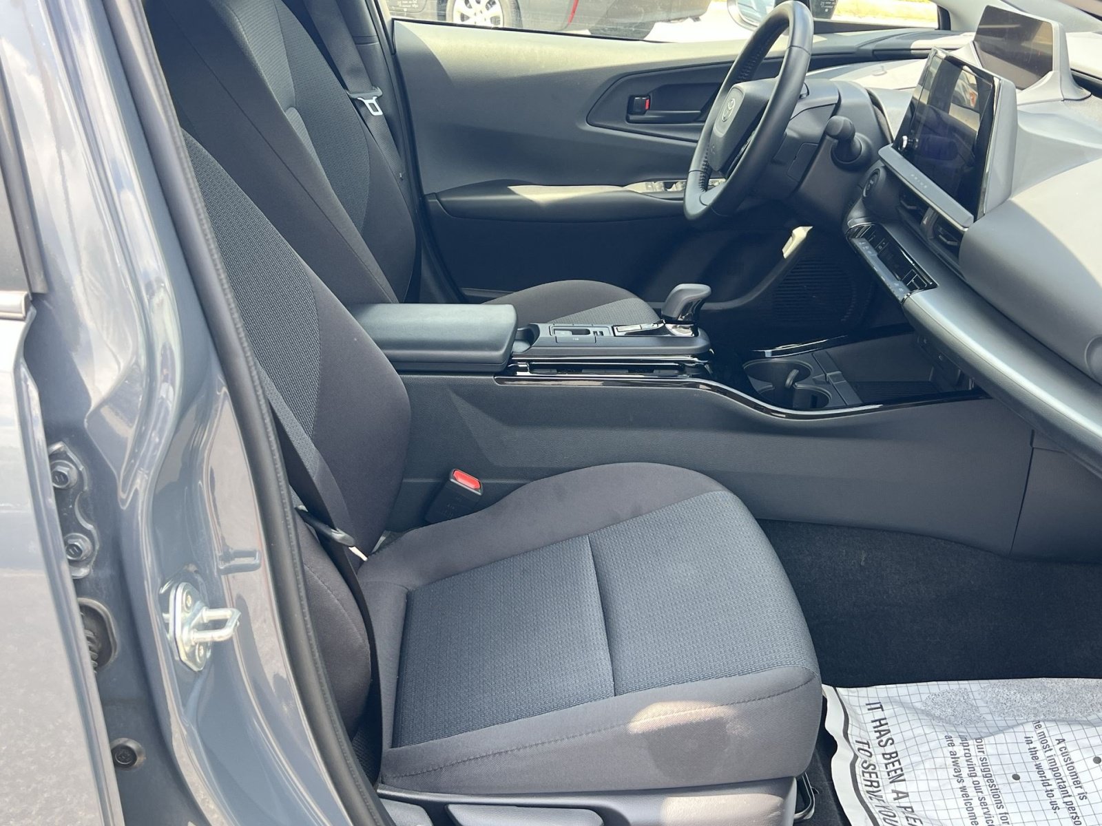 Used 2025 Toyota Prius LE FWD image 28