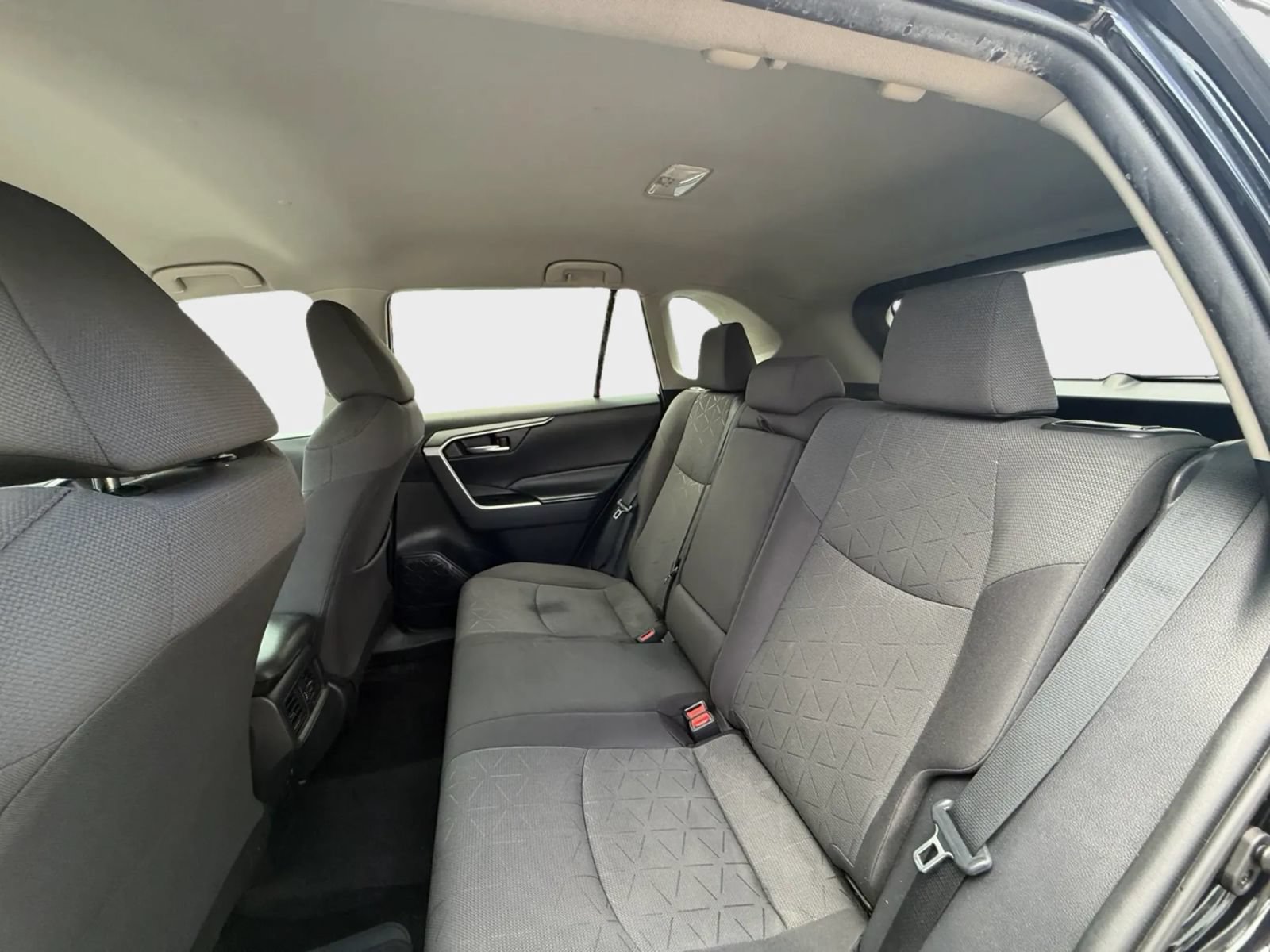Used 2021 Toyota RAV4 XLE AWD/4WD image 10