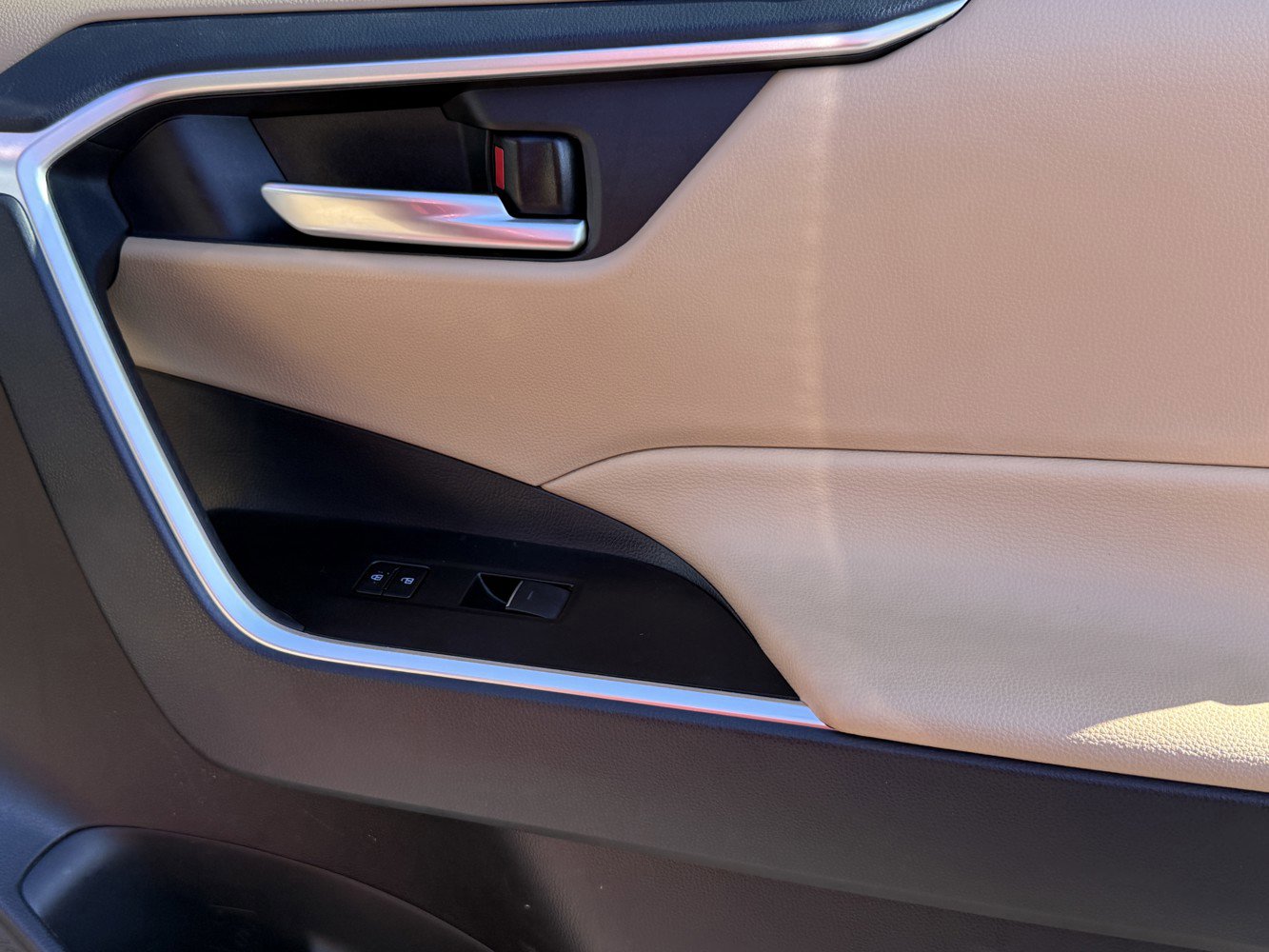 Used 2025 Toyota RAV4 XLE Premium image 27