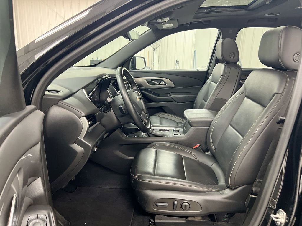 Used 2023 Chevrolet Traverse LT w/ LT Premium Package image 21