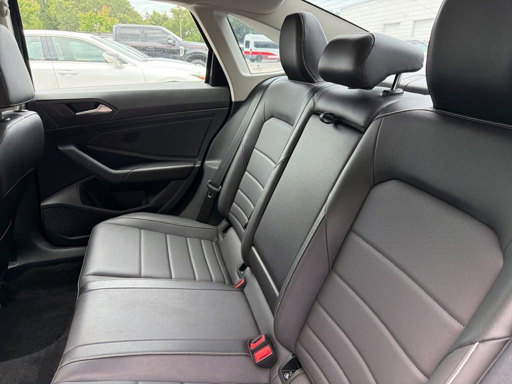 Used 2023 Volkswagen Jetta SE w/ Panoramic Sunroof Package FWD image 11