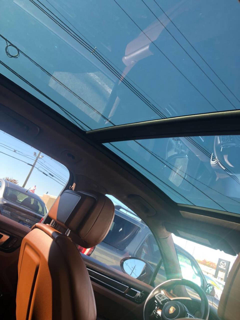 Used 2019 Porsche Cayenne Turbo w/ Sportdesign Package image 21