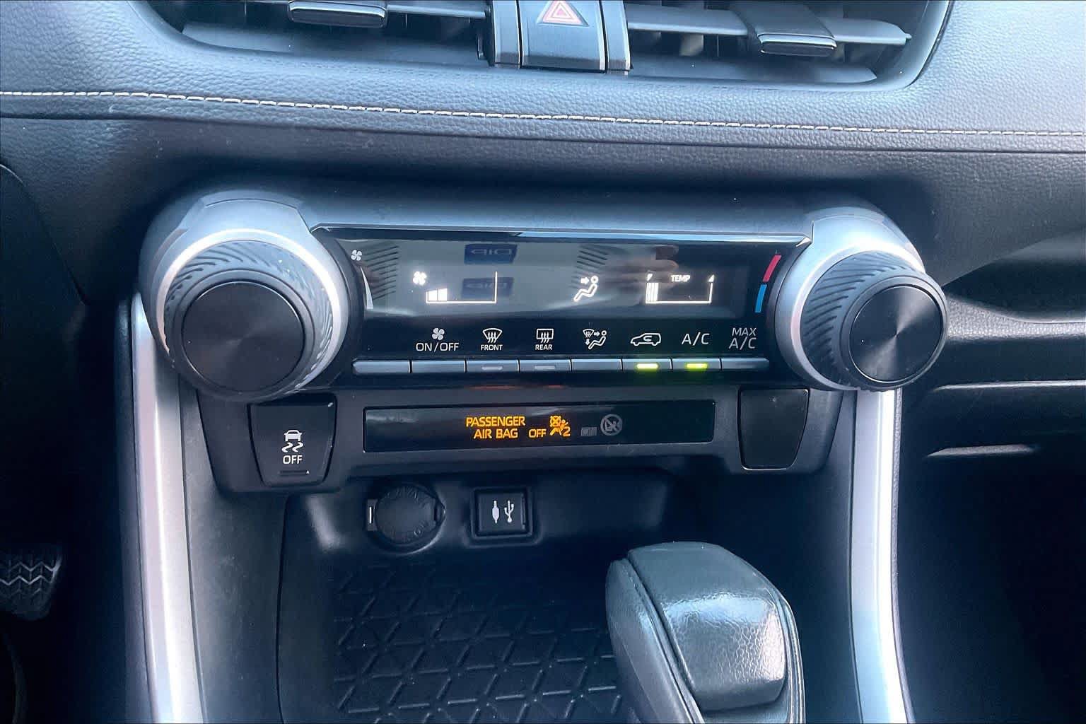 Used 2019 Toyota RAV4 LE FWD image 30