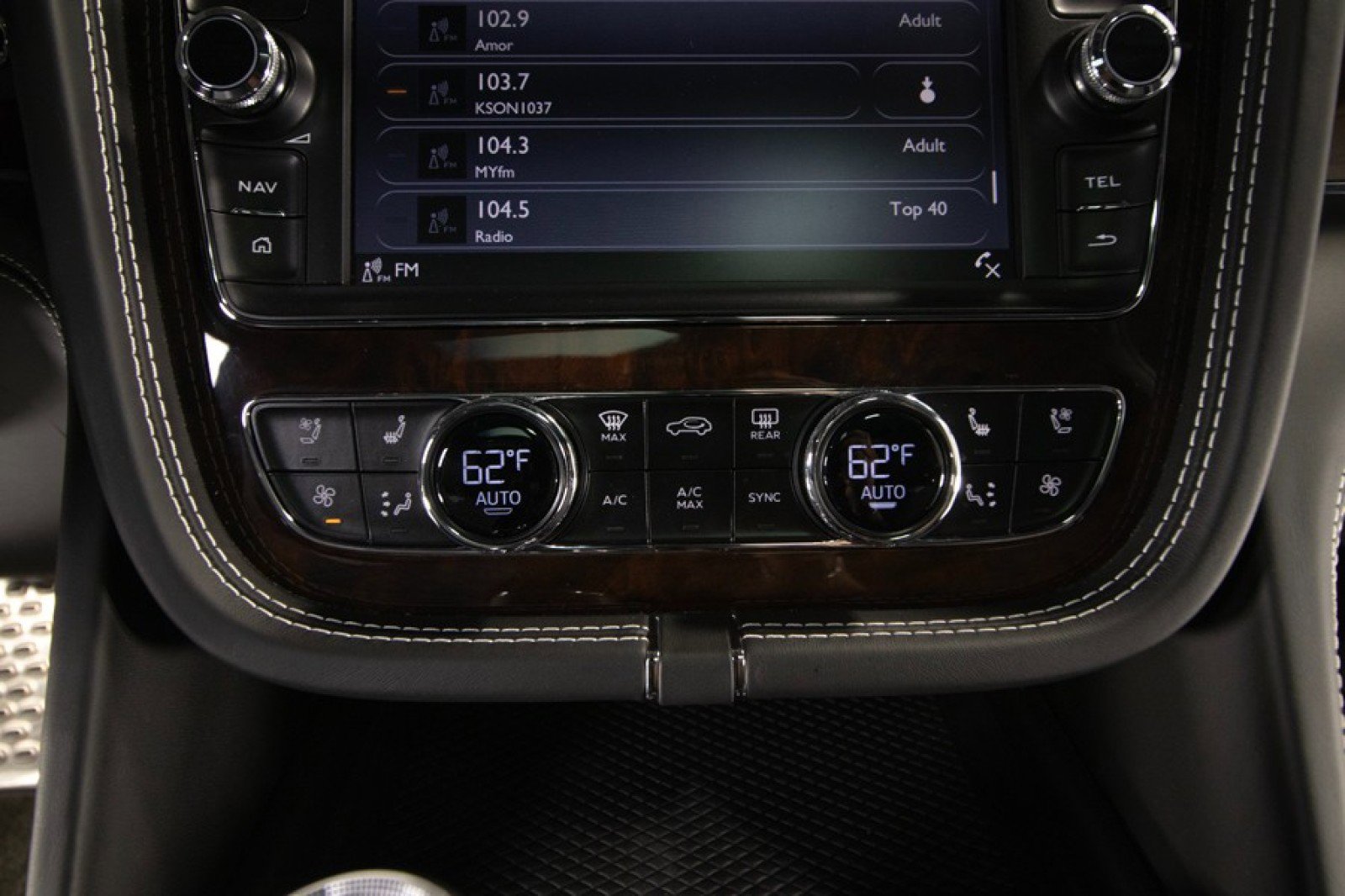 Used 2017 Bentley Bentayga image 33