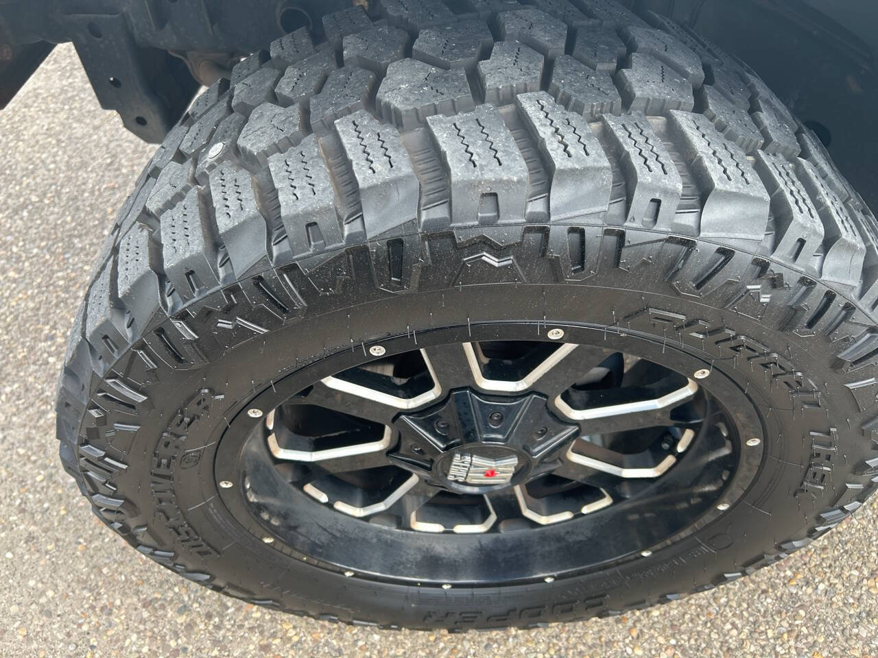 Used 2017 Jeep Wrangler Unlimited Sahara AWD/4WD image 3