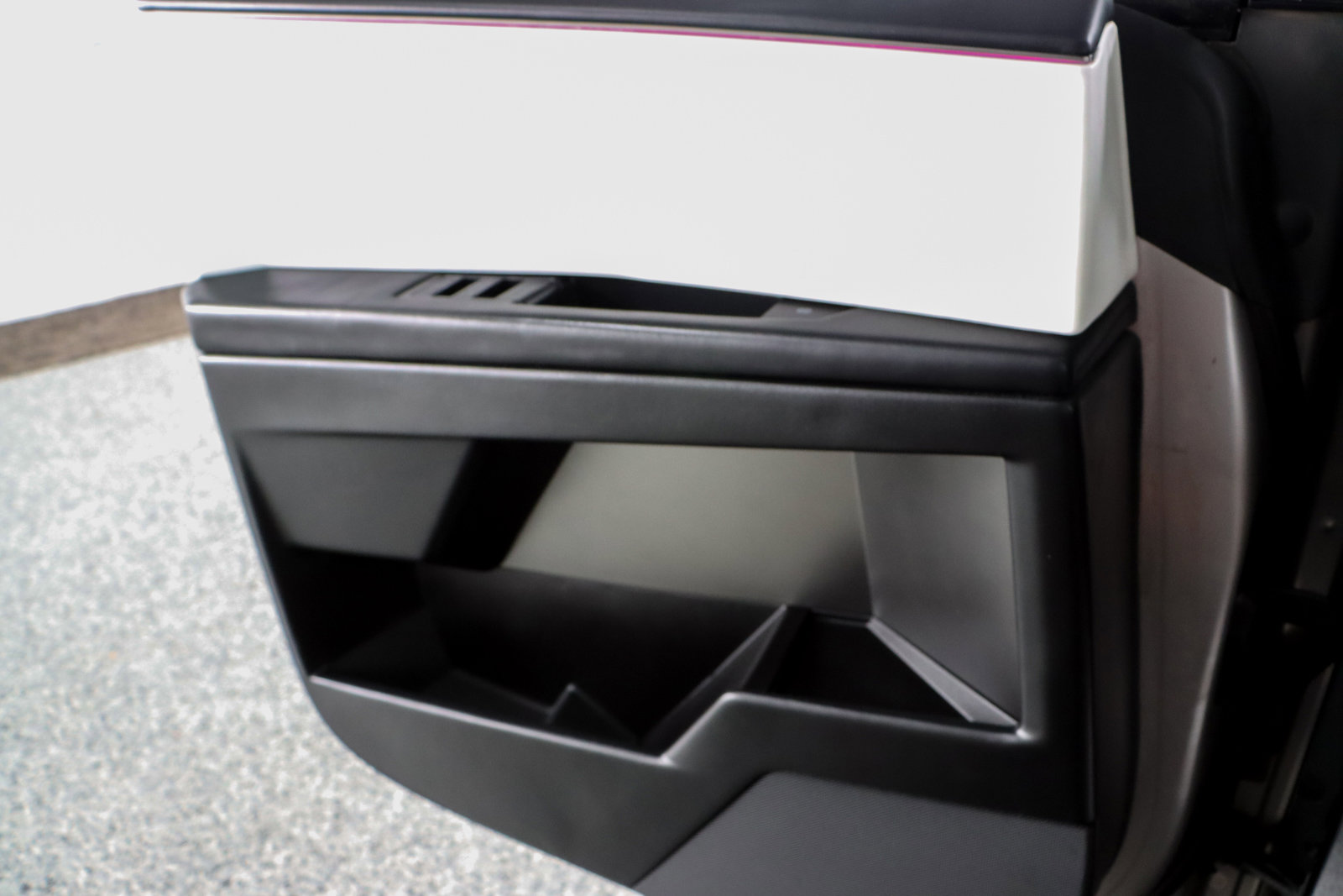 Used 2024 Tesla Cybertruck AWD Crew Cab image 19