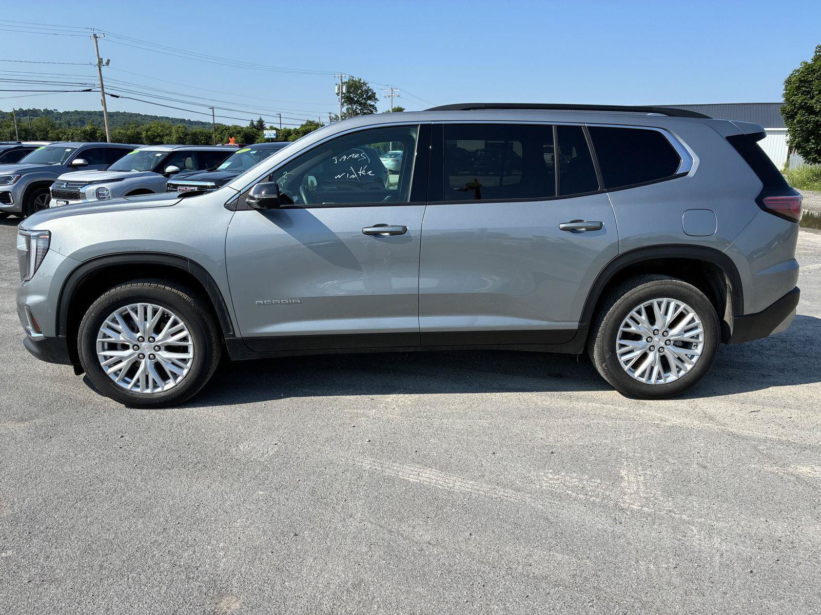 Used 2025 GMC Acadia Elevation w/ Elevation Premium Package AWD/4WD image 5