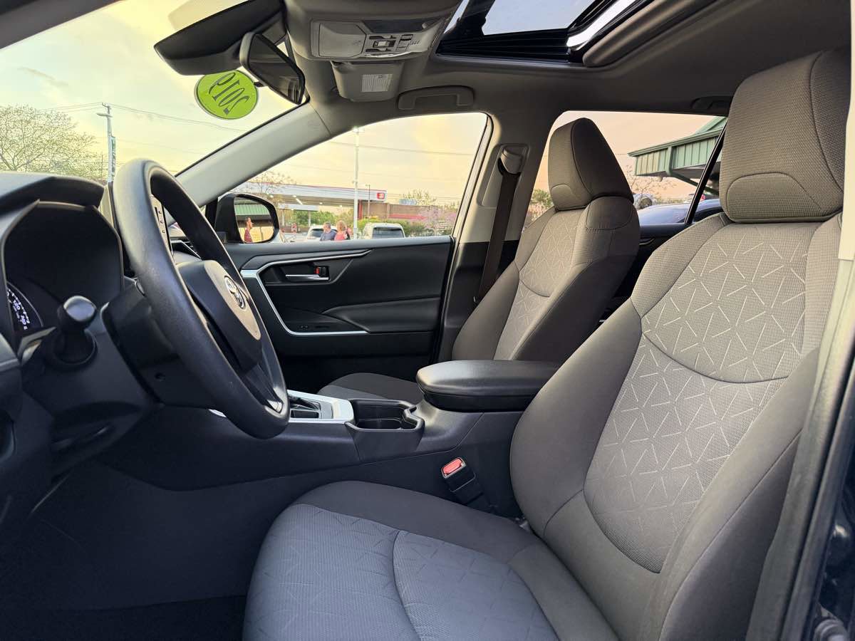 Used 2019 Toyota RAV4 XLE w/ All Weather Liner Package AWD/4WD image 24