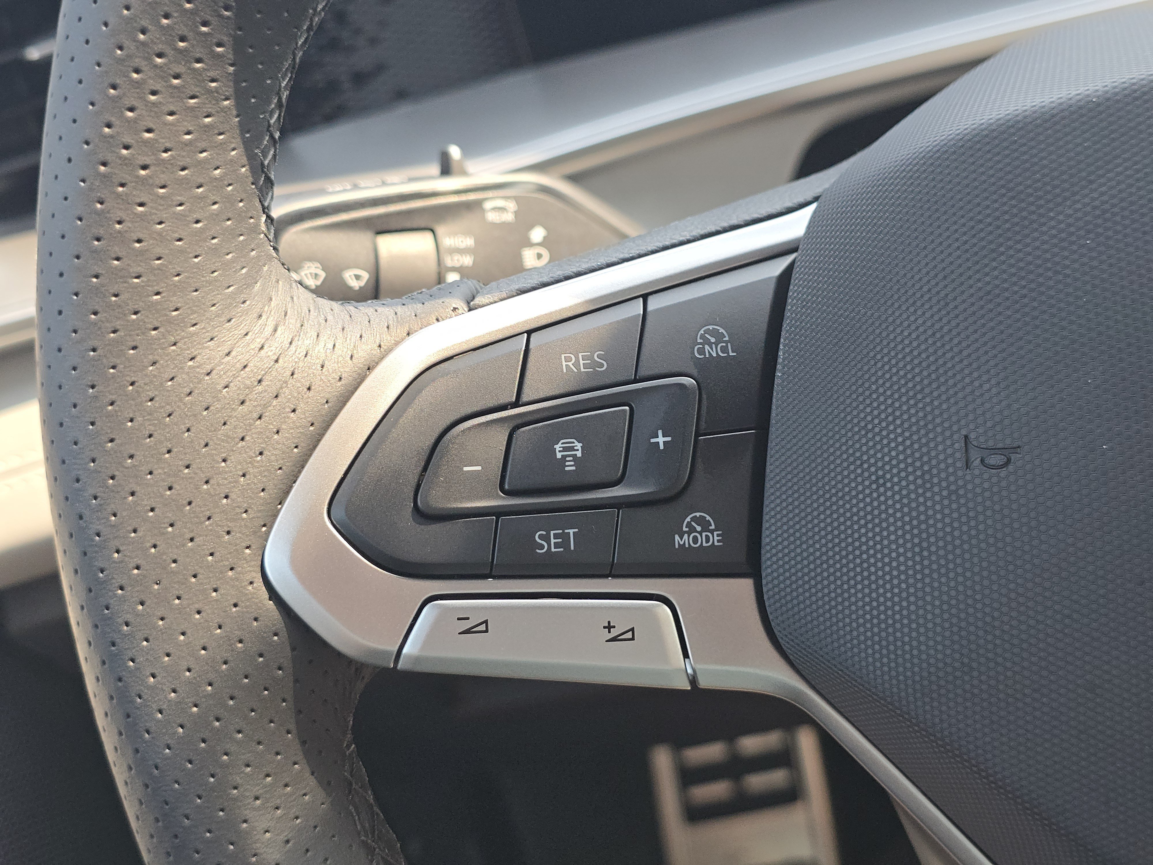 New 2026 Volkswagen Tiguan SE R-Line AWD/4WD image 26