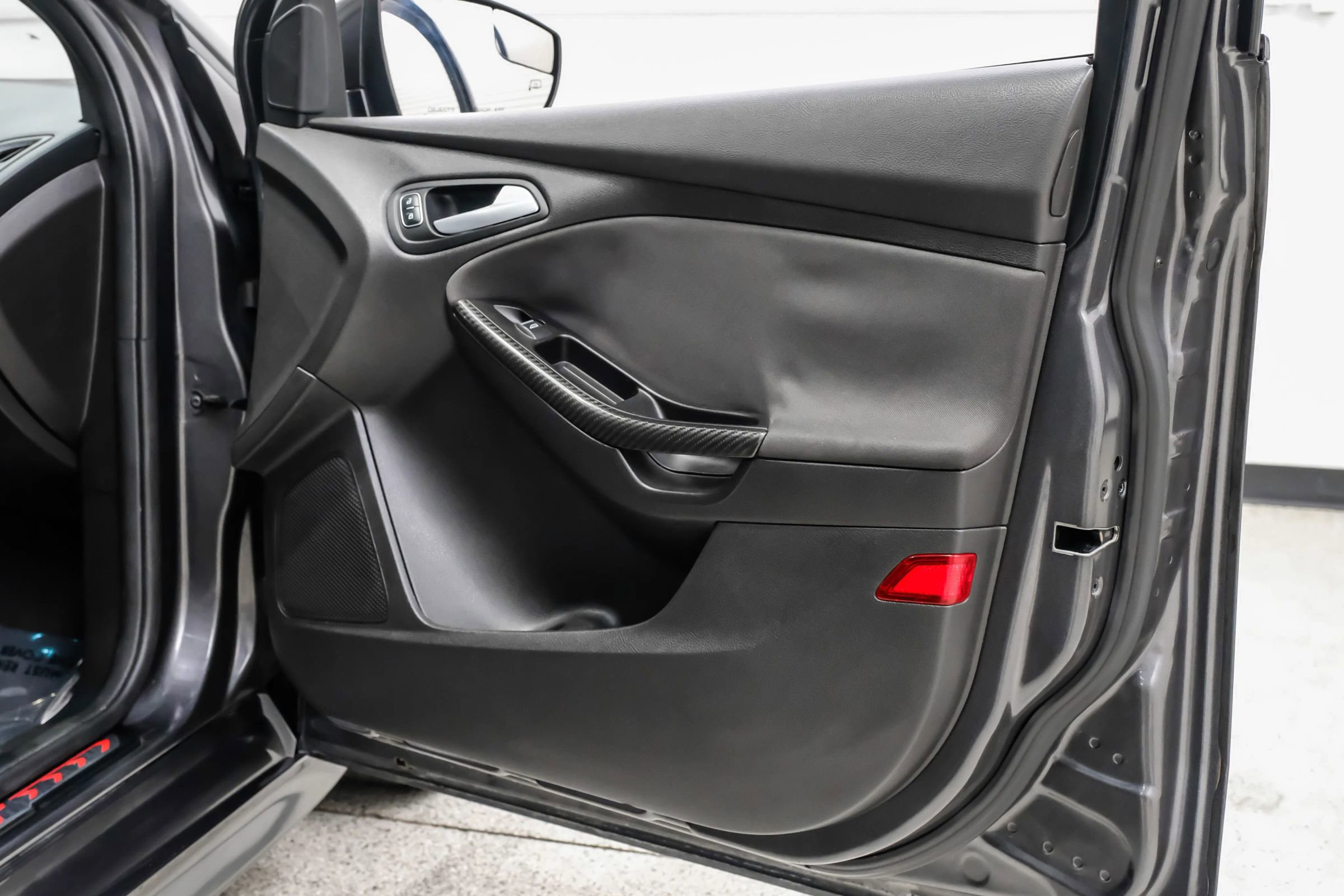 Used 2018 Ford Focus ST w/ Equipment Group 402A FWD image 55