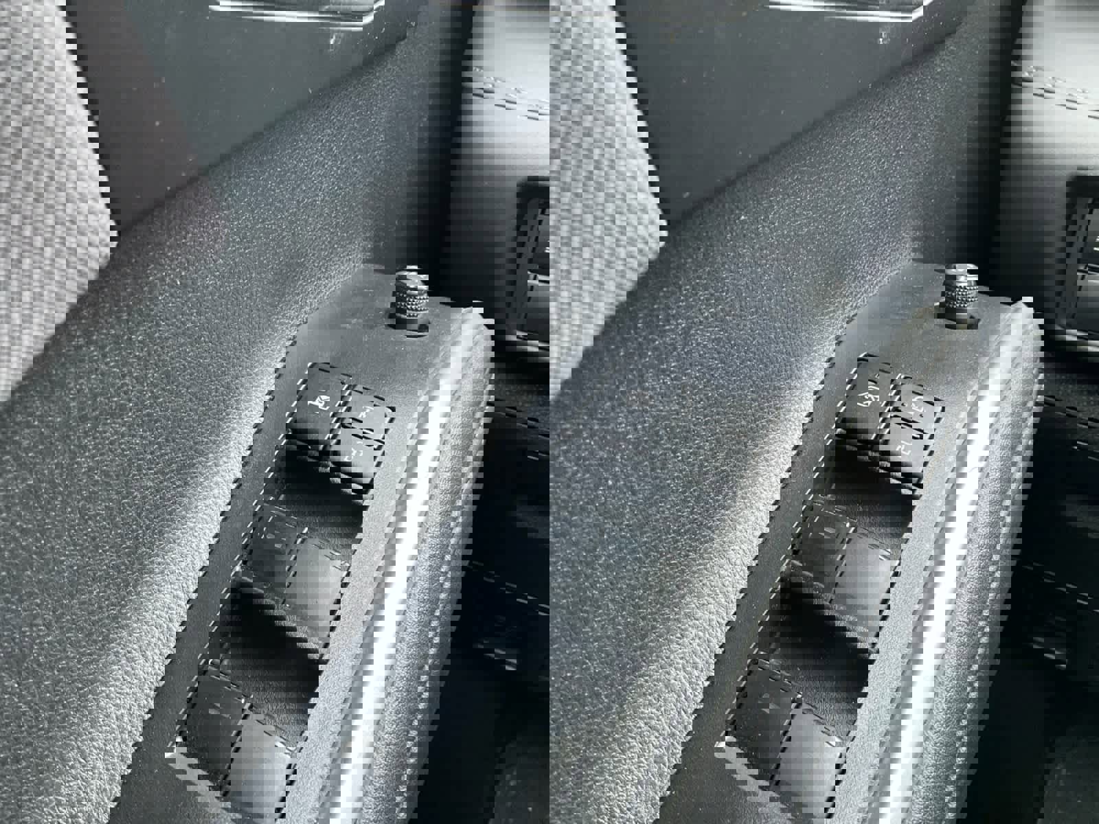 Used 2023 Toyota Highlander L image 24