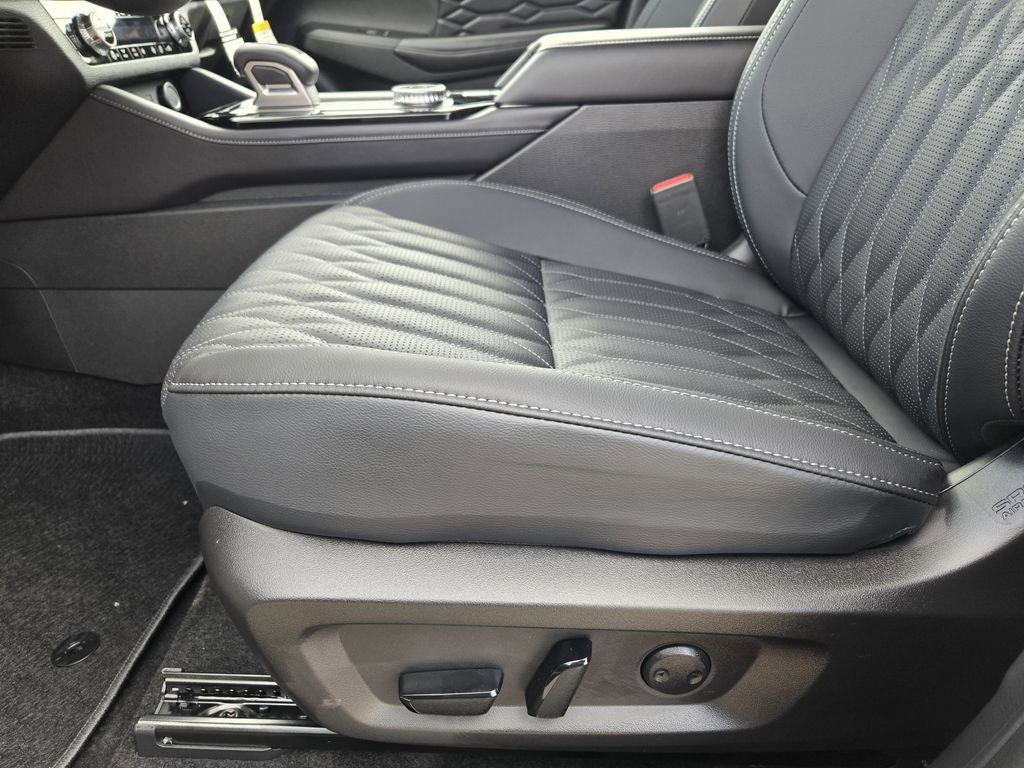 New 2026 Mitsubishi Outlander SEL image 19