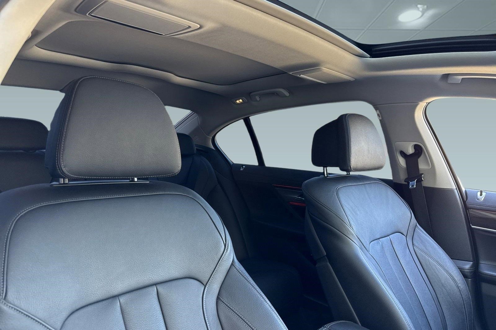 Used 2020 BMW 740i RWD image 15