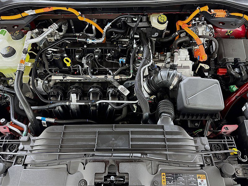 New 2025 Ford Escape SE w/ PHEV Premium Package image 30
