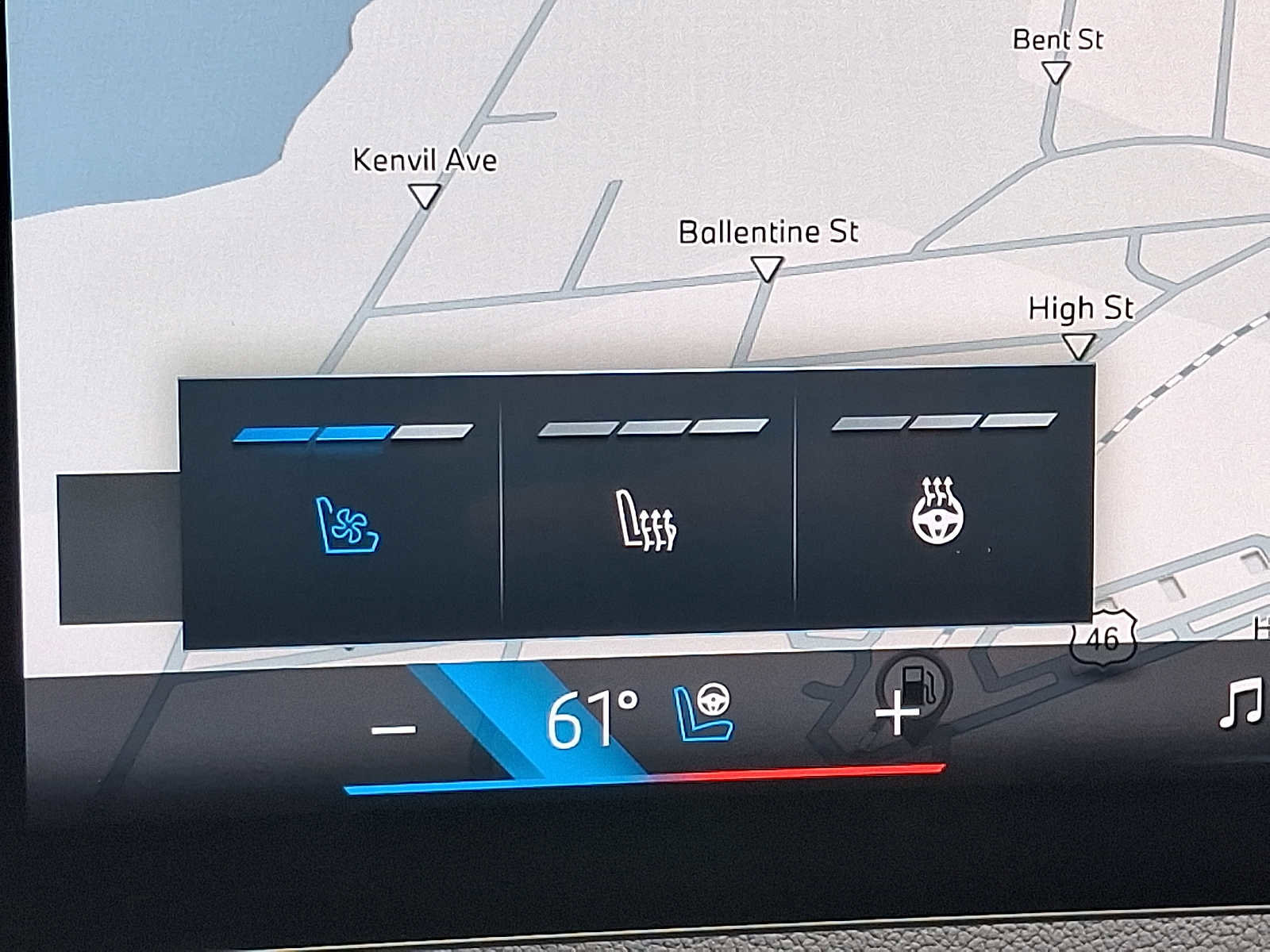 Used 2025 BMW iX xDrive50 w/ Premium Package image 25