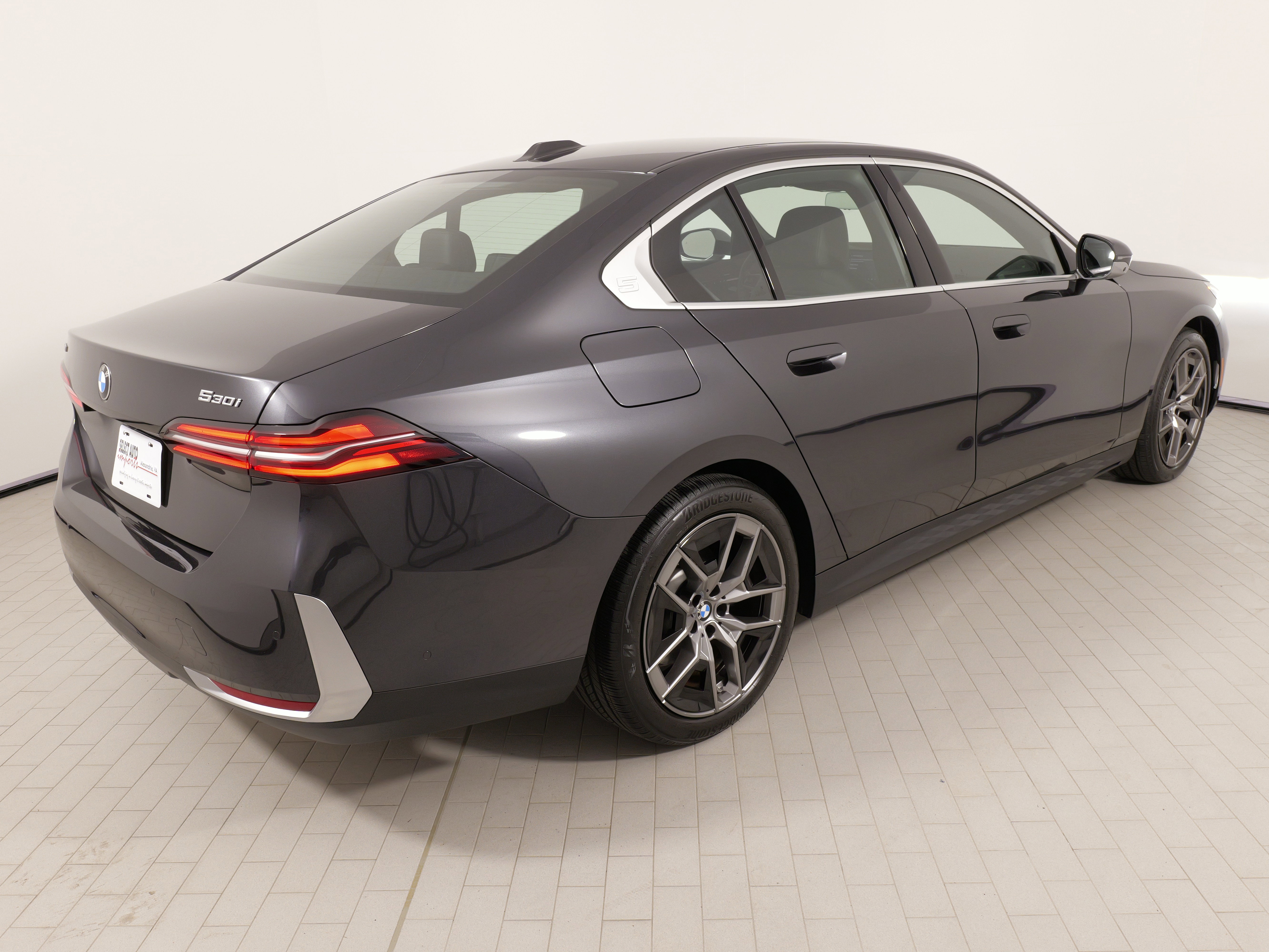 Used 2026 BMW 530i xDrive w/ Premium Package image 11