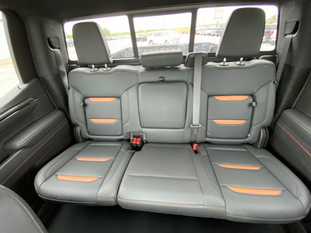 Used 2025 GMC Sierra 1500 AT4 w/ Technology Package AWD/4WD image 13