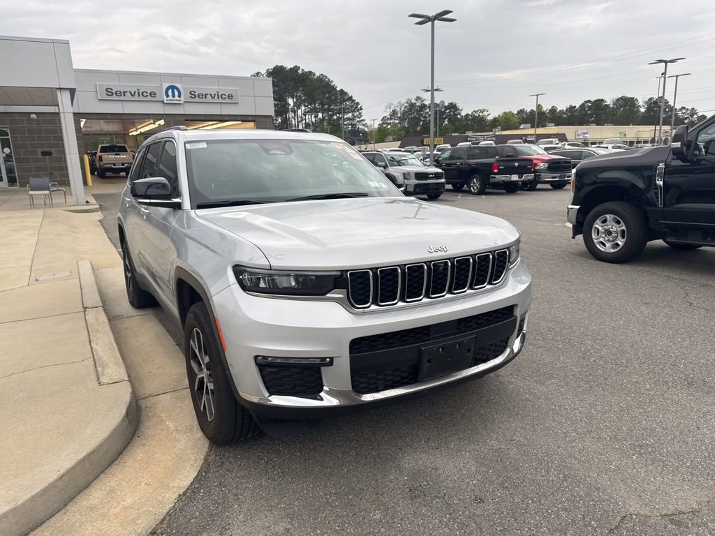 Used 2024 Jeep Grand Cherokee L Limited w/ Luxury Tech Group II AWD/4WD image 3