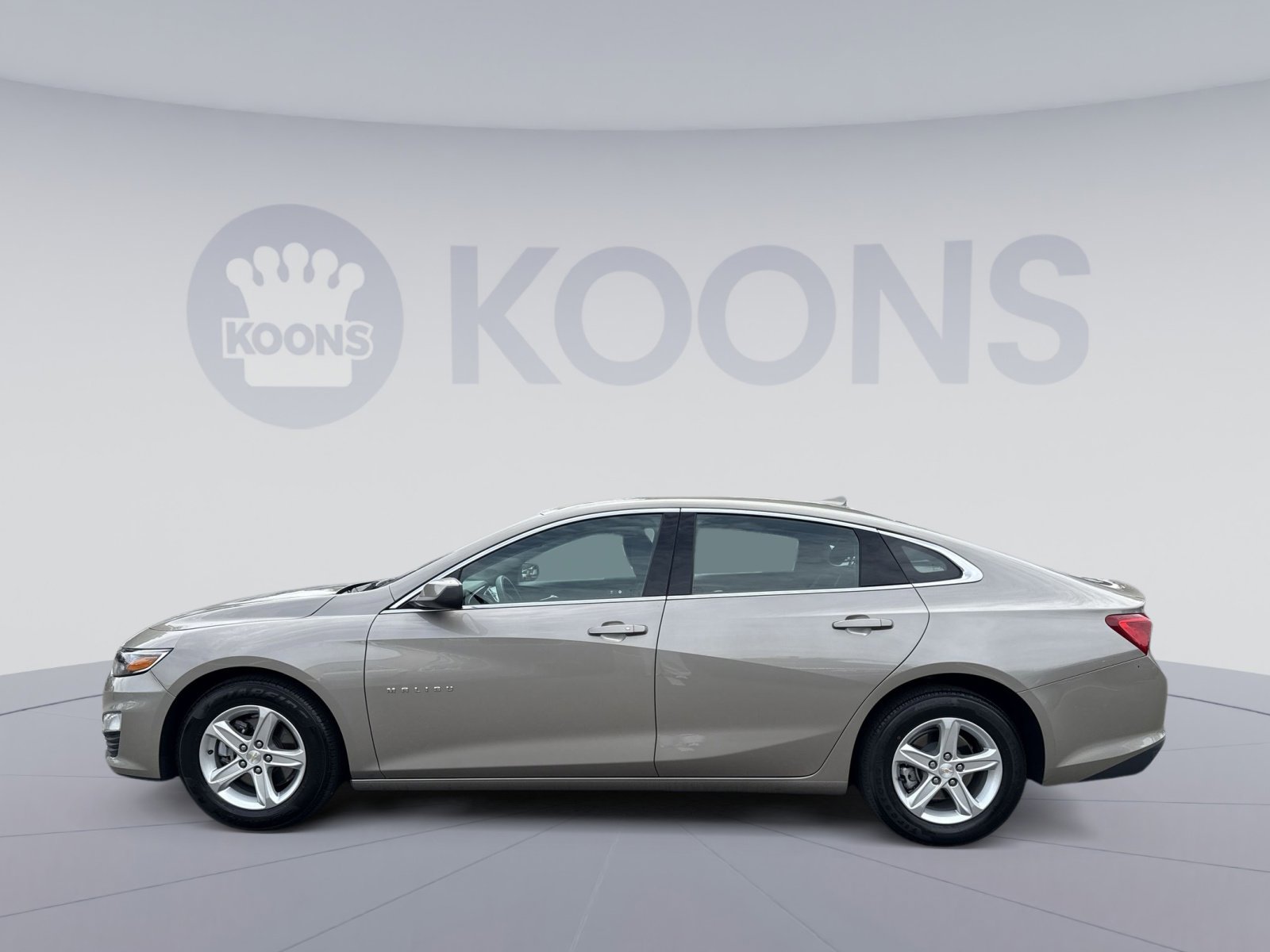 Used 2024 Chevrolet Malibu LT FWD image 2