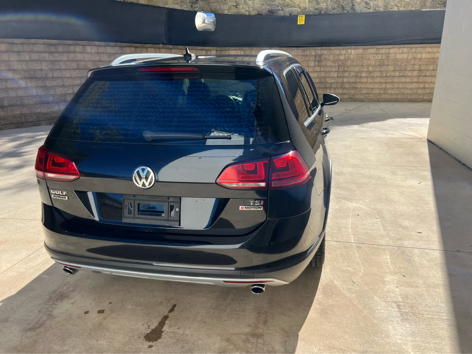 Used 2017 Volkswagen Golf Alltrack S image 5