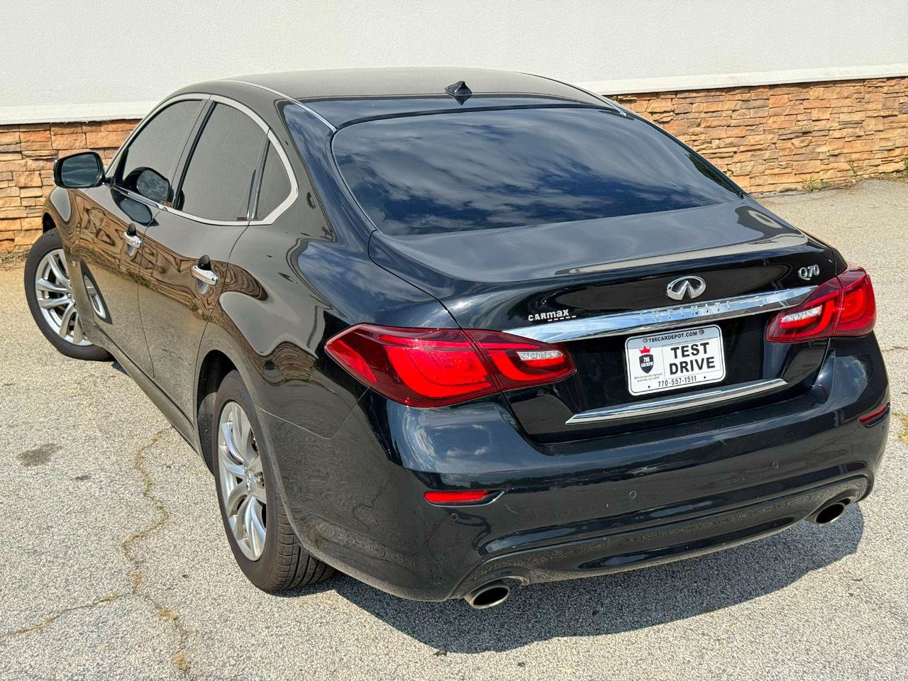 Used 2018 INFINITI Q70 Luxe RWD image 10