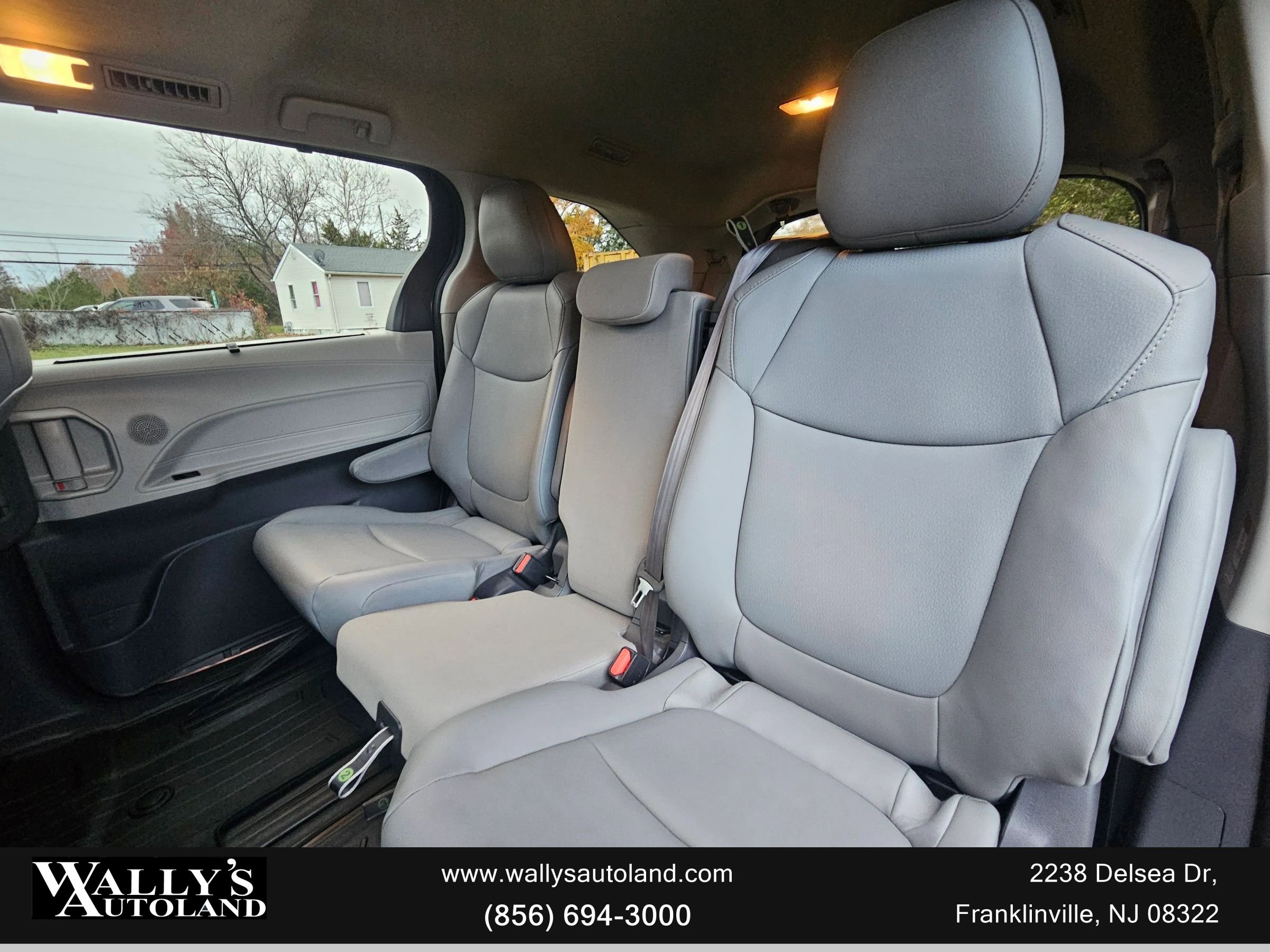 Used 2021 Toyota Sienna XLE image 38