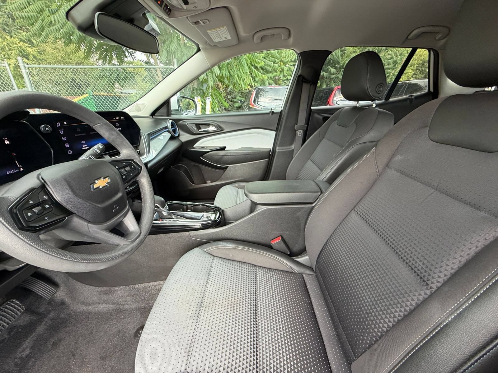 Used 2025 Chevrolet Trax LT FWD image 25