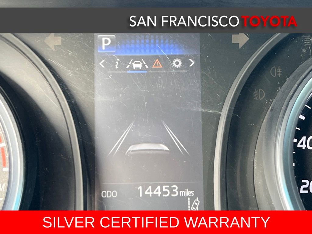 Certified 2018 Toyota Camry LE image 32