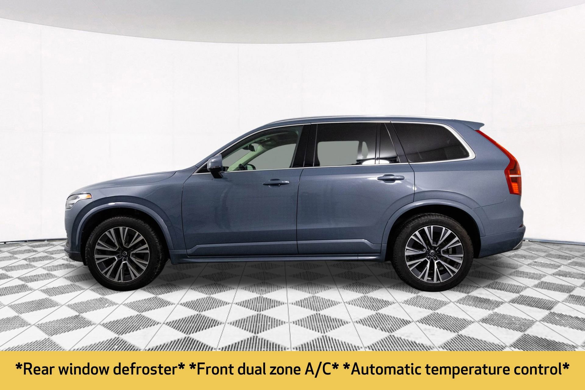 Used 2021 Volvo XC90 T6 Momentum w/ Protection Package image 12