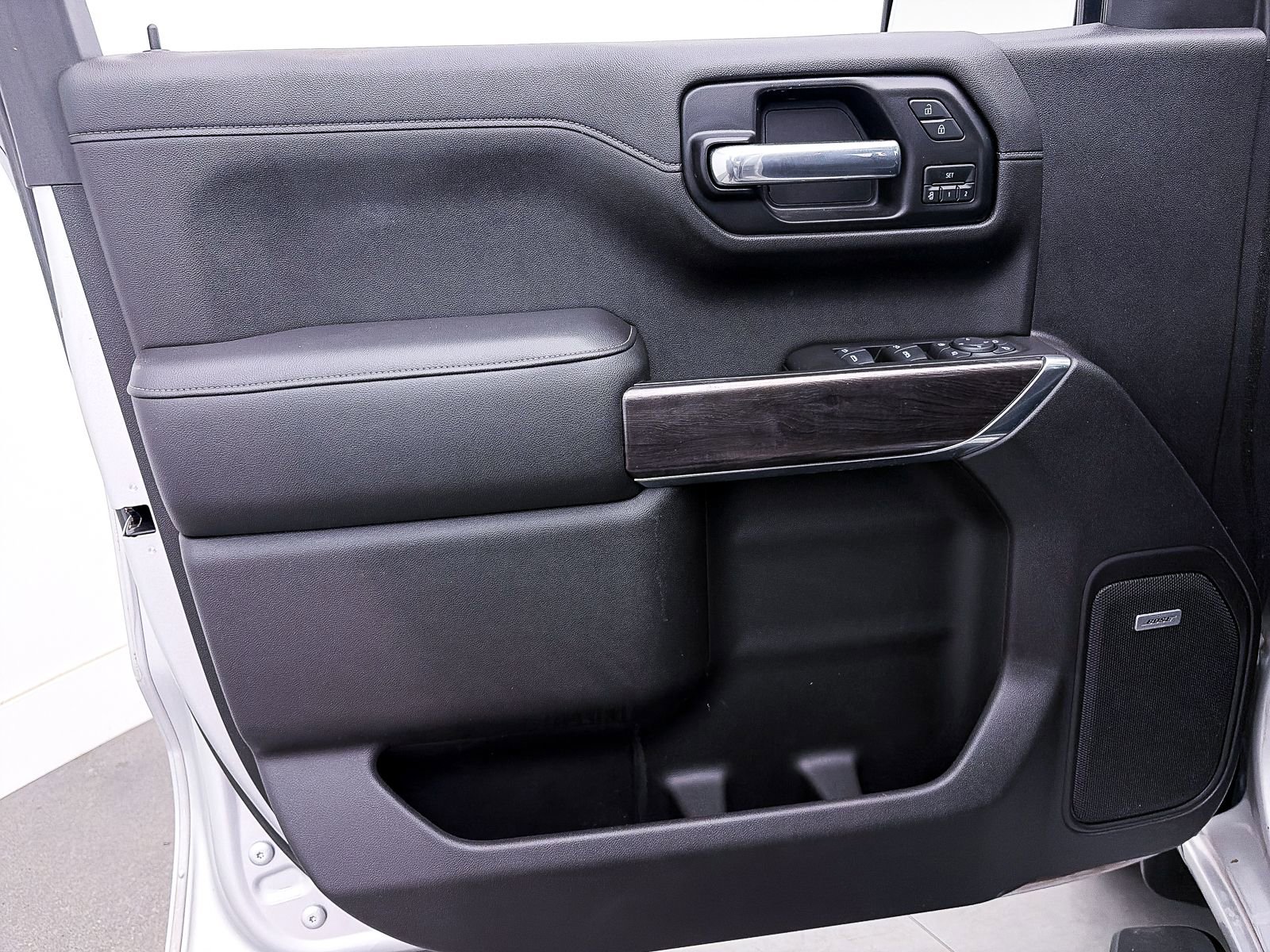 Used 2019 Chevrolet Silverado 1500 LTZ w/ LTZ Premium Package AWD/4WD image 19