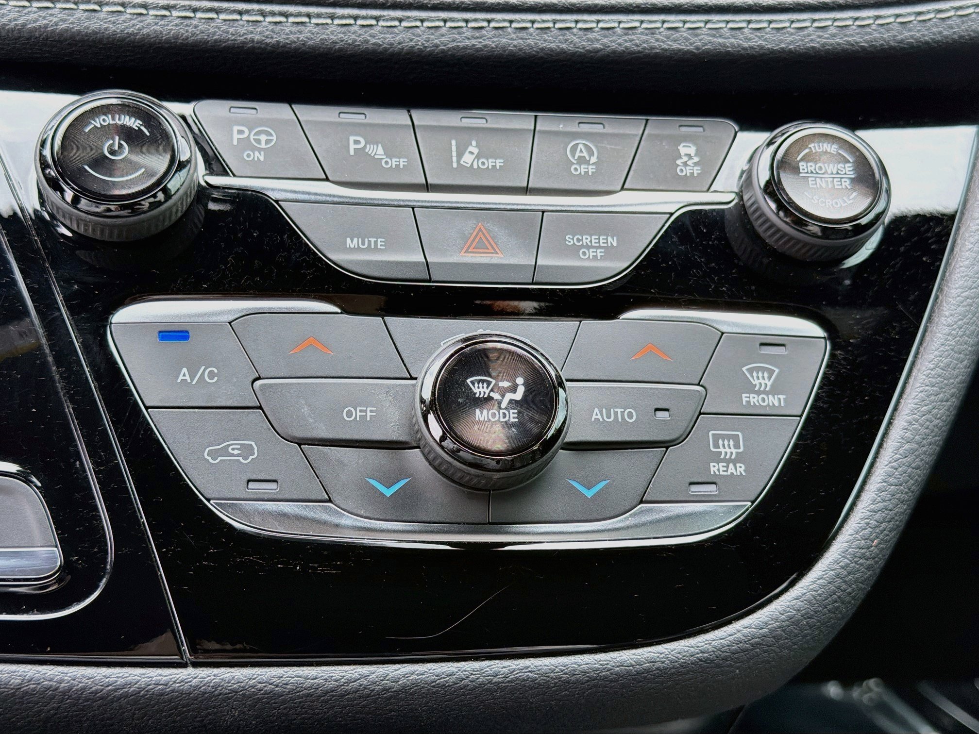 Used 2019 Chrysler Pacifica Limited w/ Advanced Safetytec Group FWD image 36
