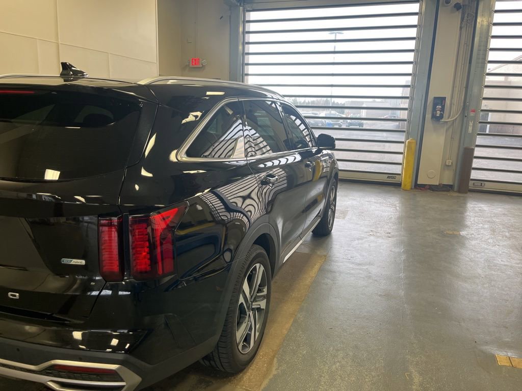 Used 2022 Kia Sorento EX w/ Panoramic Sunroof Package image 5