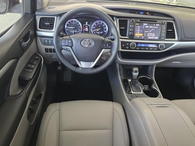 Used 2015 Toyota Highlander XLE FWD image 13