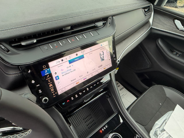 New 2026 Jeep Grand Cherokee Altitude AWD/4WD image 20