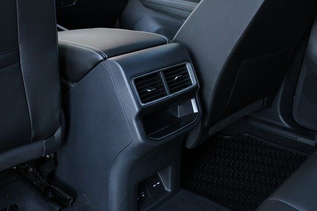 Used 2025 Volkswagen Atlas Cross Sport SE image 22