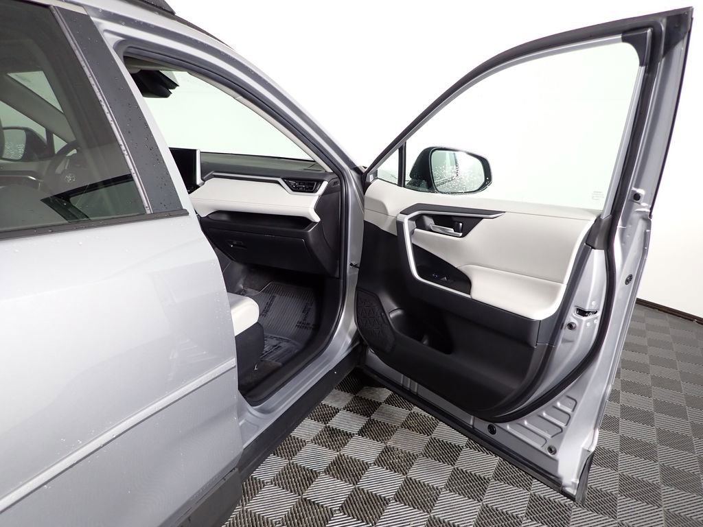 Used 2023 Toyota RAV4 XLE Premium image 44