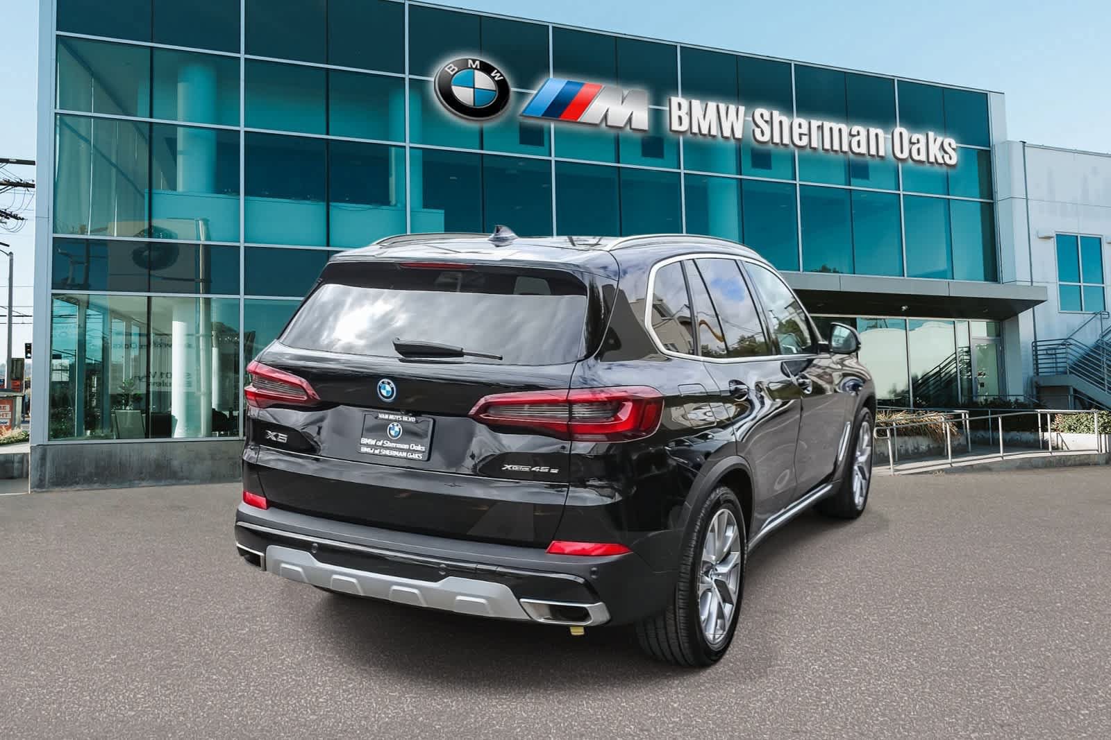 Certified 2023 BMW X5 xDrive45e w/ Parking Assistance Package AWD/4WD image 4