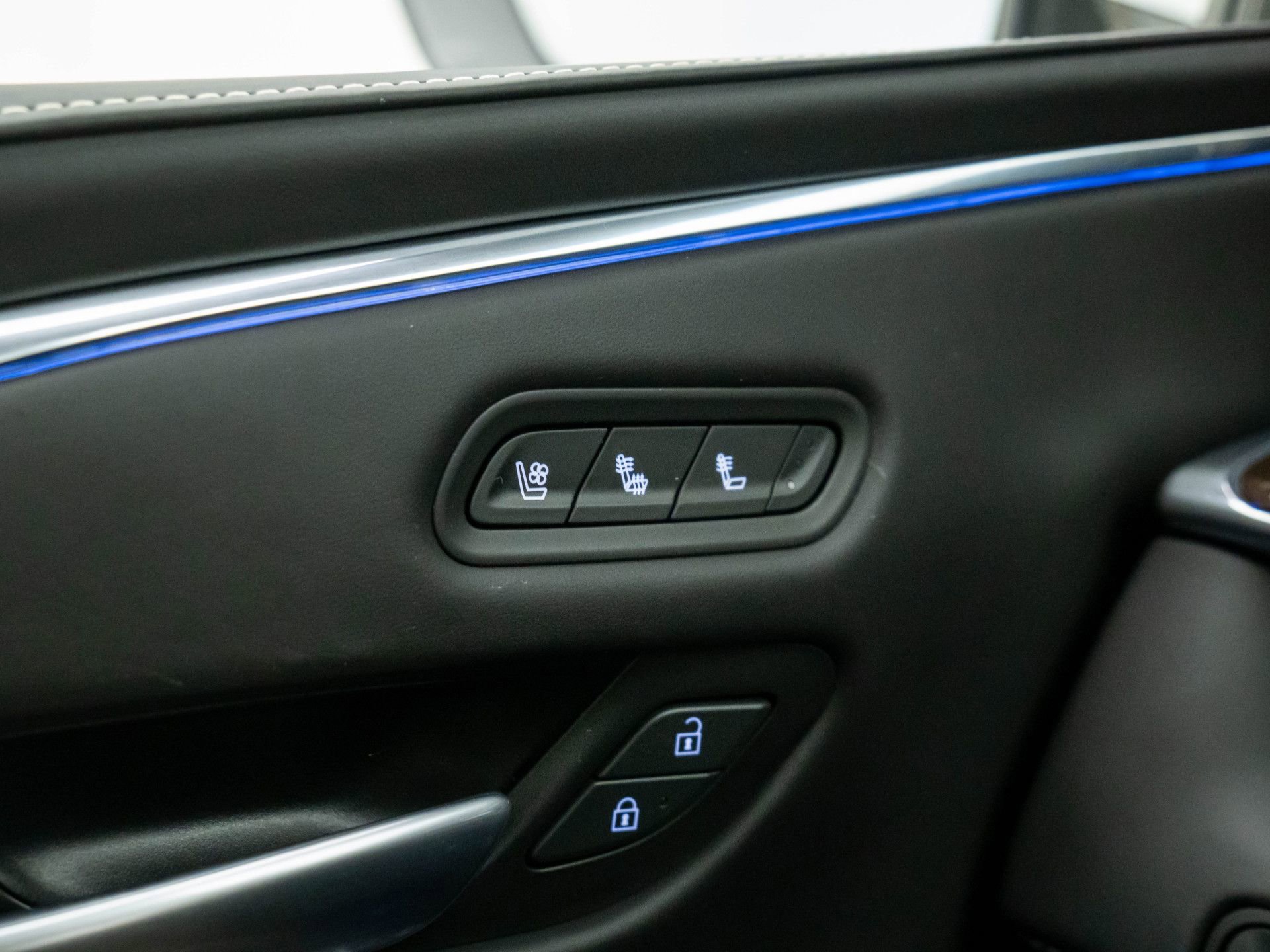 Certified 2024 Cadillac Escalade ESV Premium Luxury Platinum w/ Heavy-Duty Trailer Package image 32