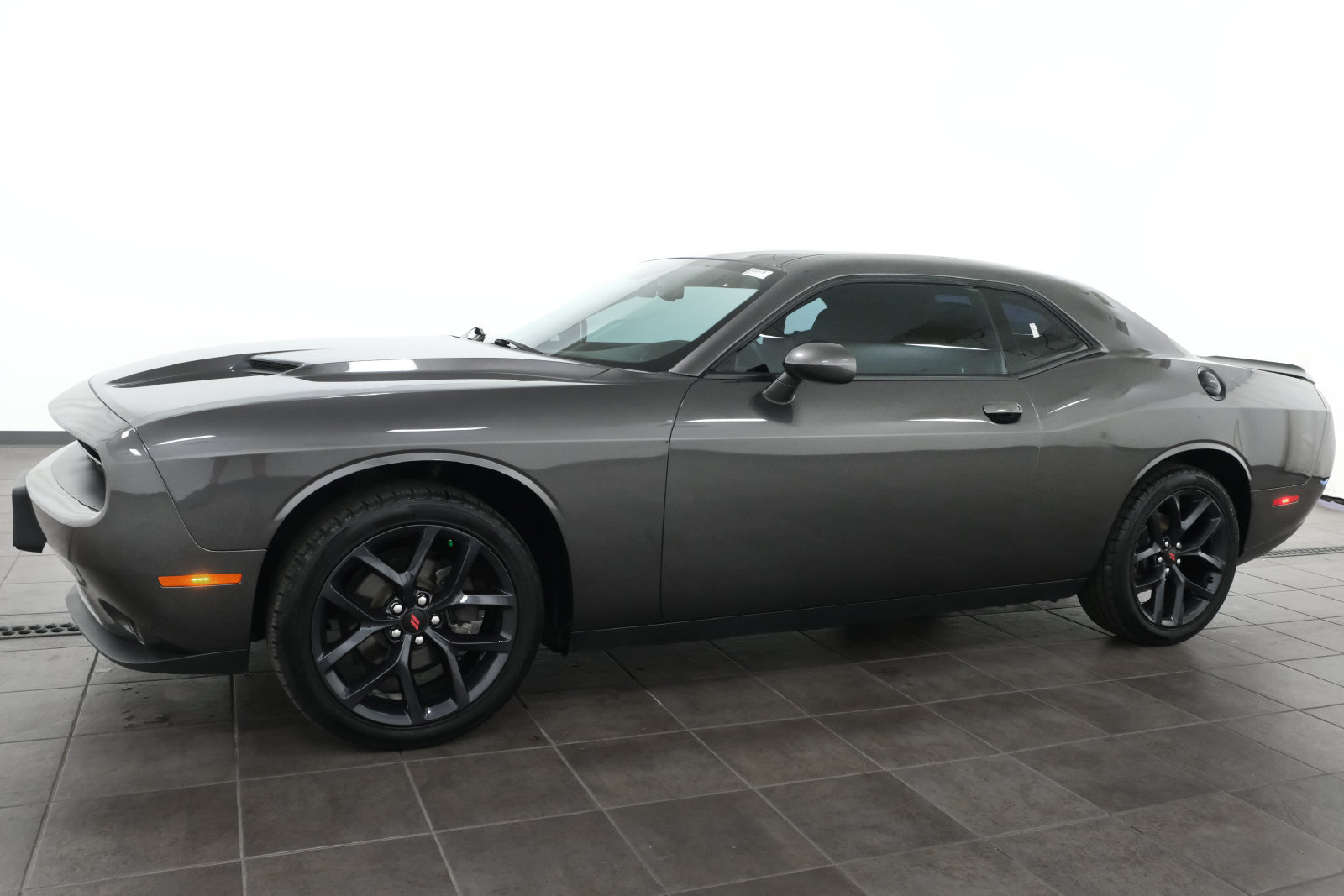 Used 2021 Dodge Challenger SXT RWD image 3