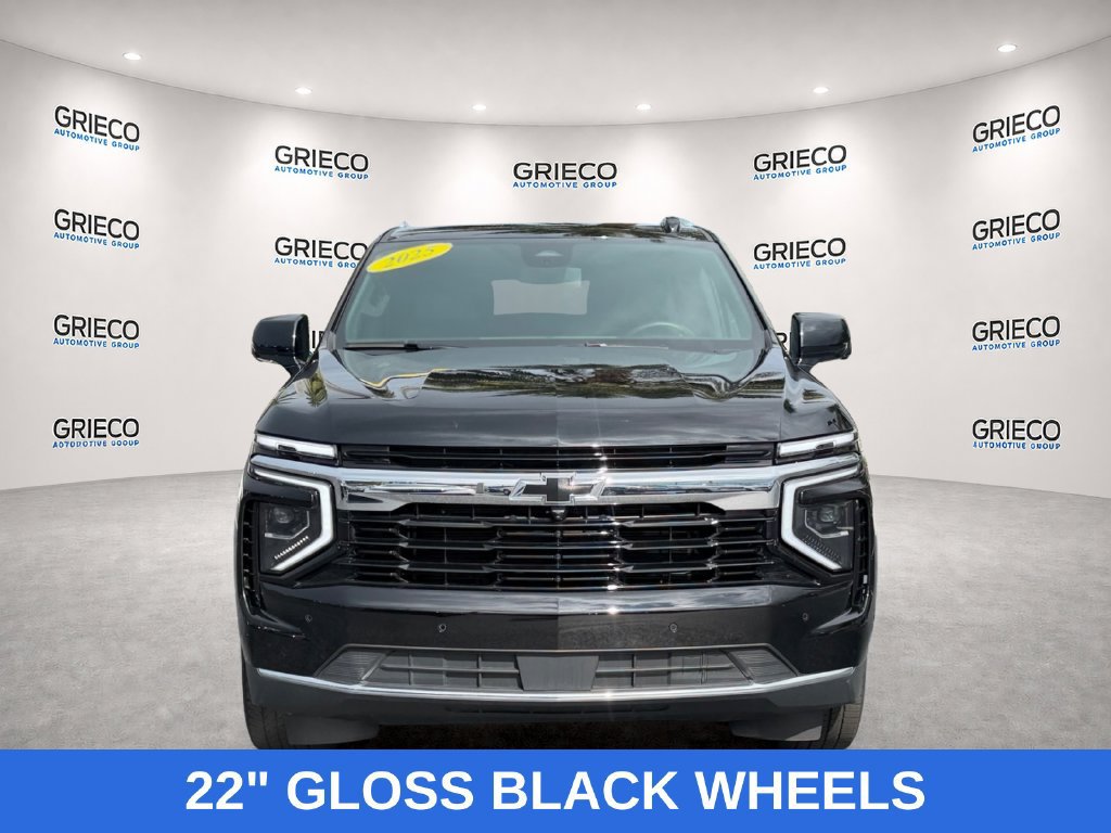 Used 2025 Chevrolet Suburban LS RWD image 2