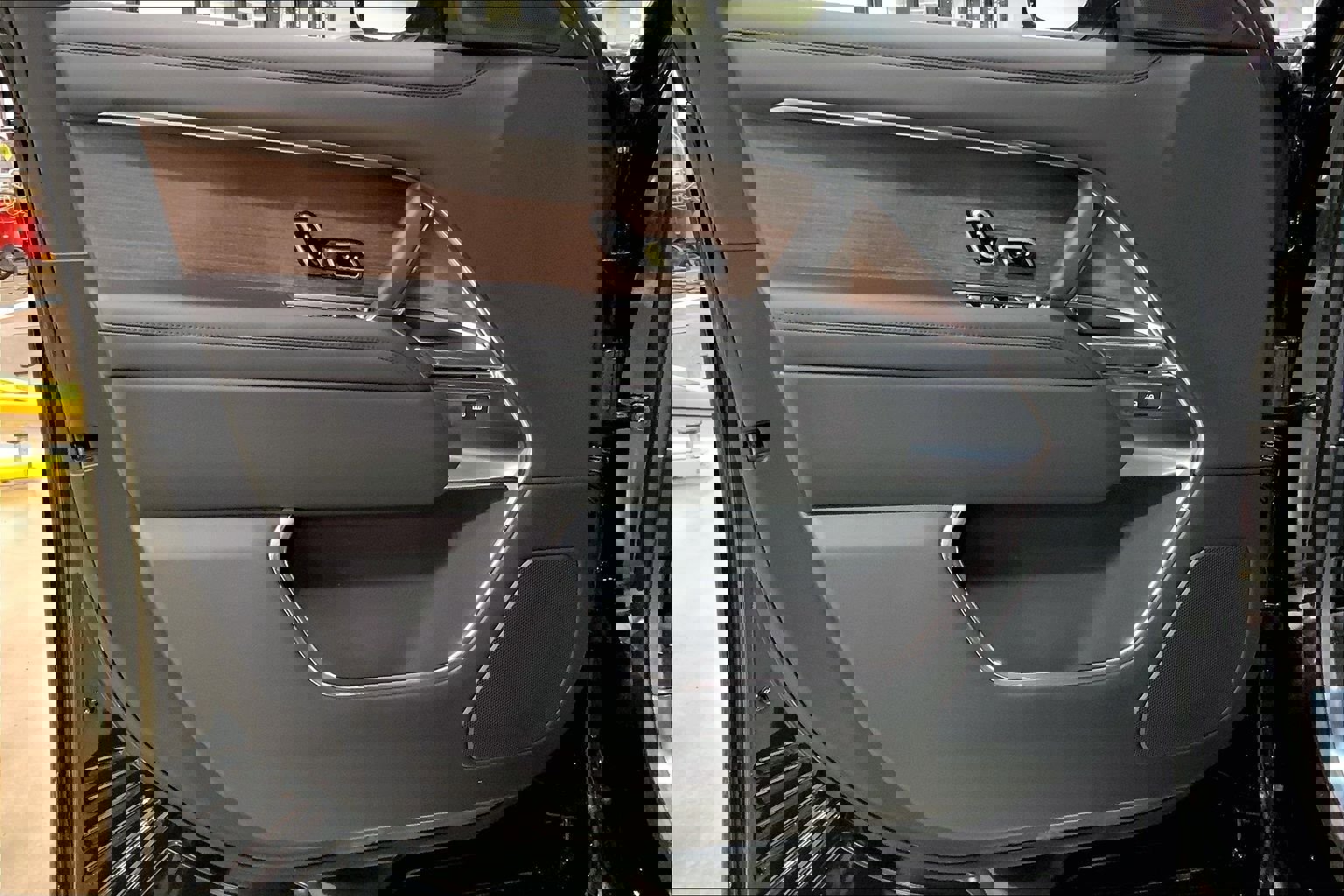 New 2026 Land Rover Range Rover SE image 10