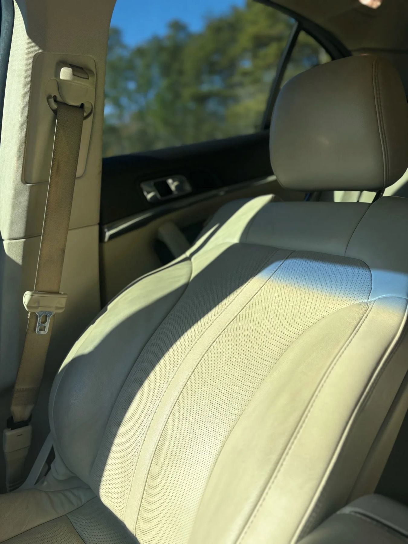 Used 2014 Lincoln MKS w/ Equipment Group 101A image 31