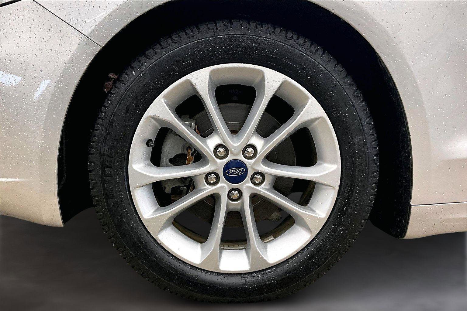 Used 2019 Ford Fusion SE image 10