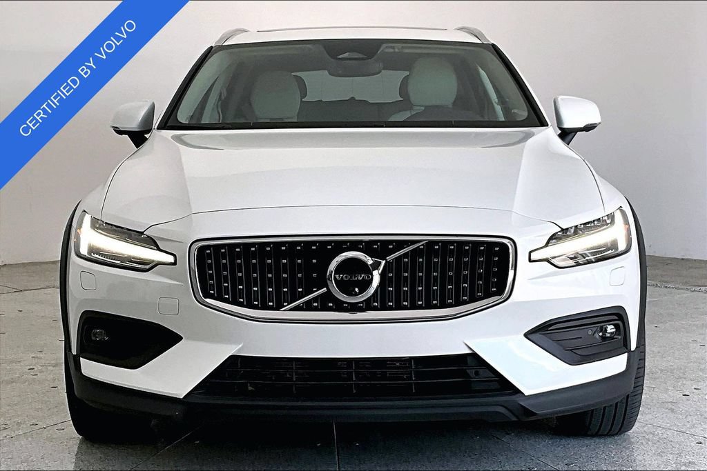 Used 2023 Volvo V60 B5 Cross Country Plus w/ Climate Package AWD/4WD image 3