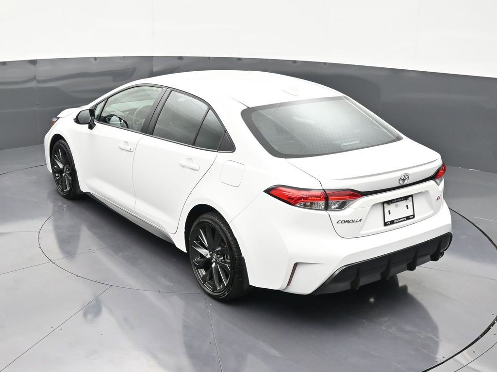 Used 2025 Toyota Corolla SE image 14