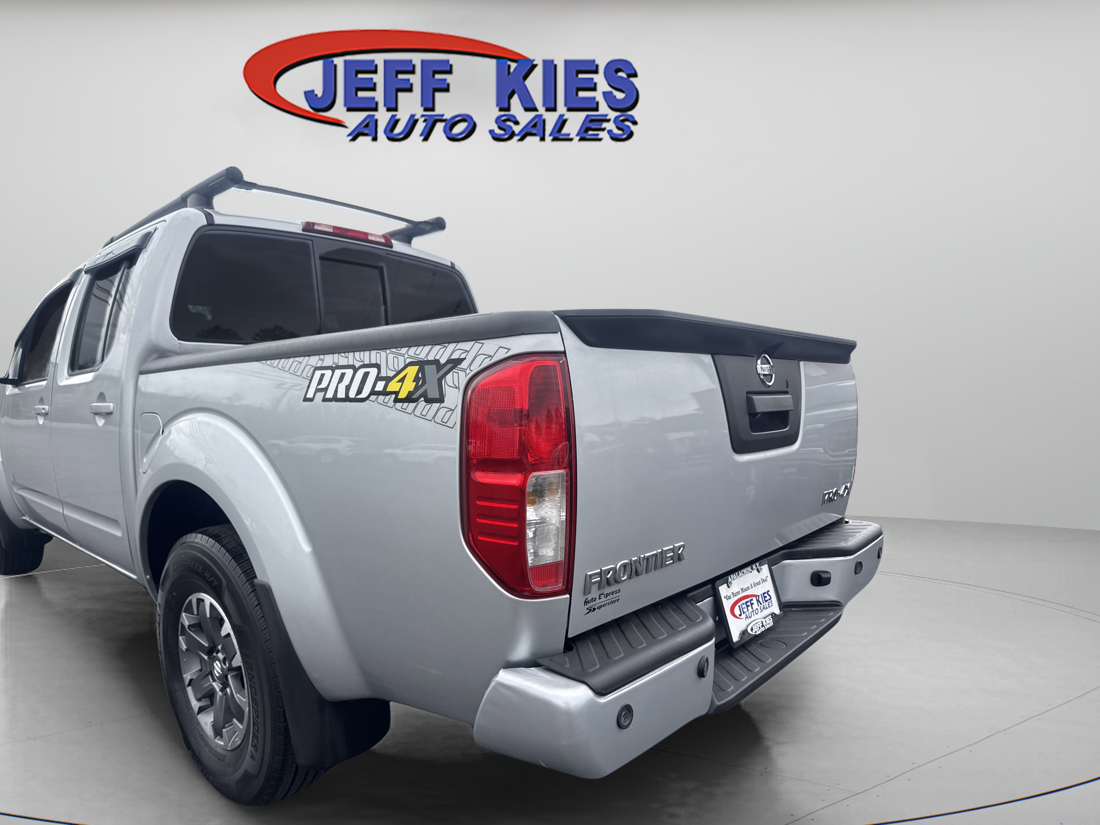 Used 2015 Nissan Frontier PRO-4X w/ Pro-4x Luxury Package AWD/4WD image 7
