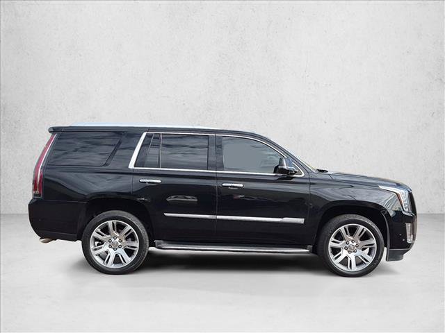 Used 2017 Cadillac Escalade Luxury AWD/4WD image 4