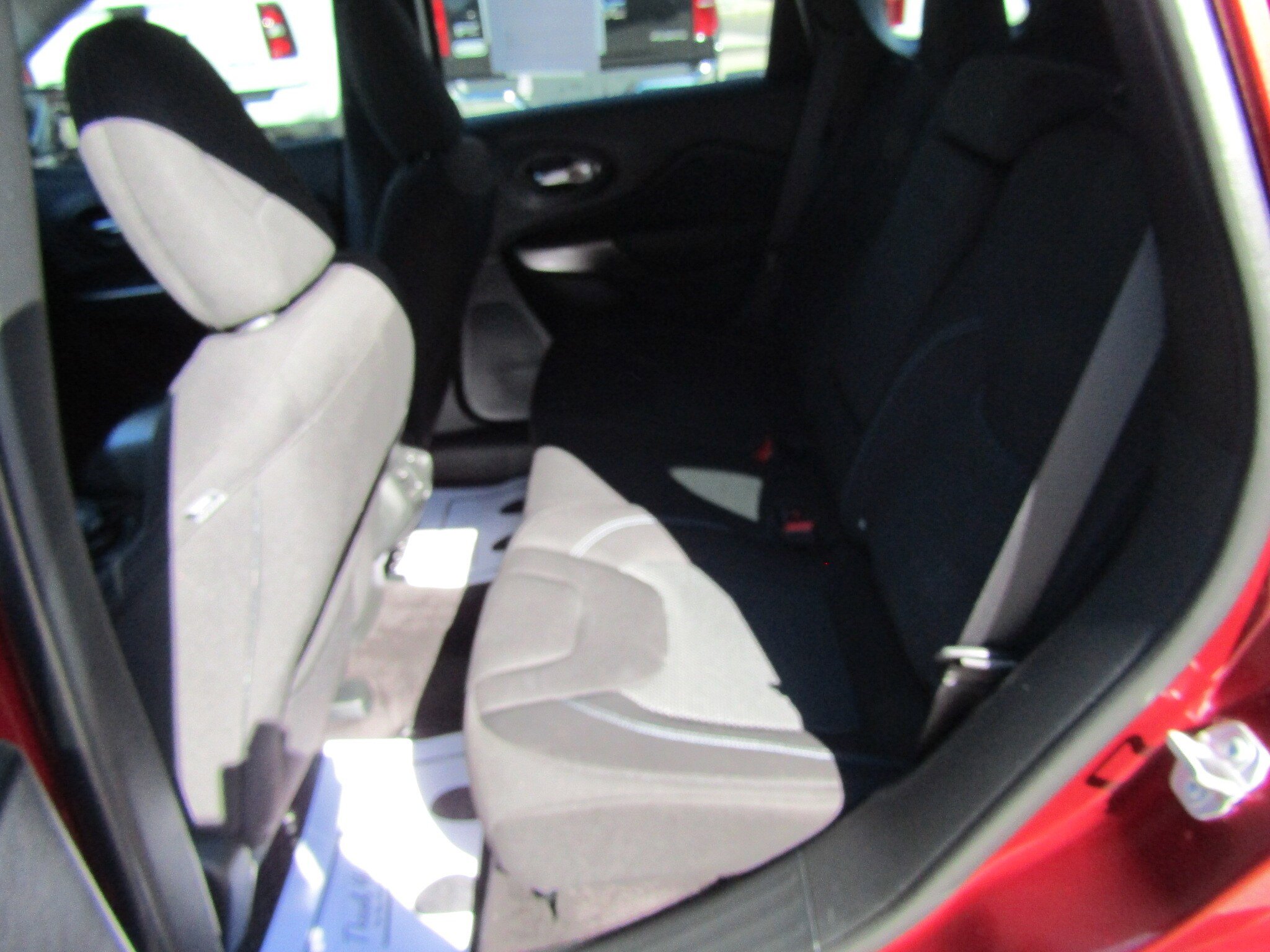 Used 2019 Jeep Cherokee Latitude w/ Cold Weather Group image 14