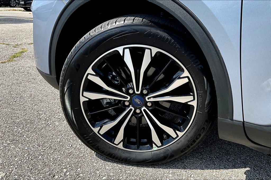 Used 2022 Ford Escape SEL w/ SEL Stealth AWD Package image 12
